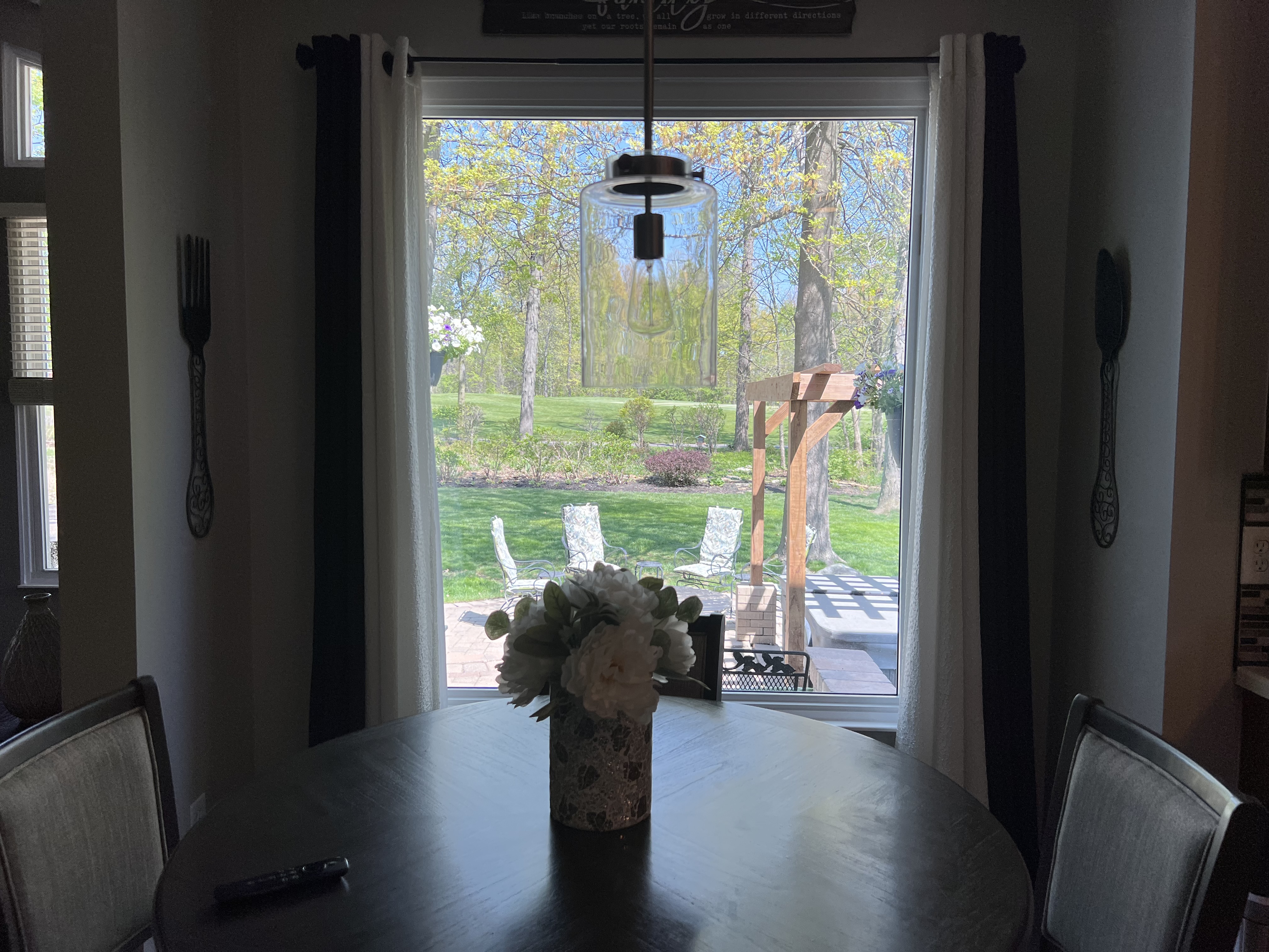 Conversion from twin Single Hung windows to a new beautiful large picture window for their Dinette