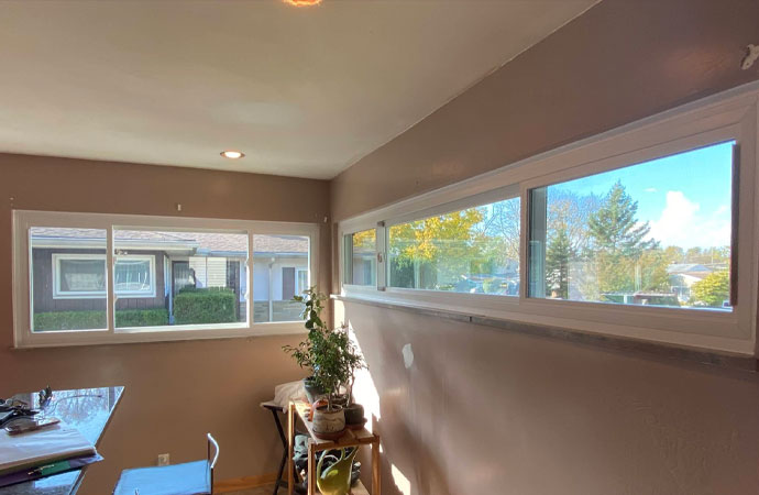 Casement window with optional center
bar gives the look of a double hung.